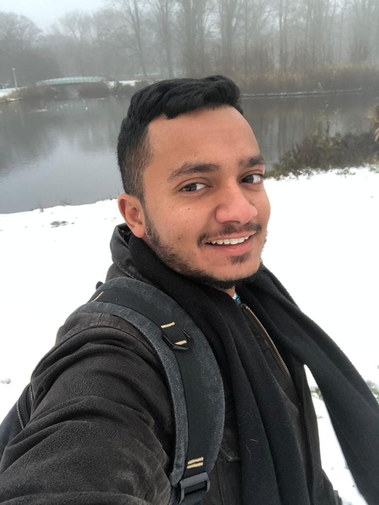 אלמוג אליאס<br> <span style="color: gold; font-size: 18px;">★★★★★</span>